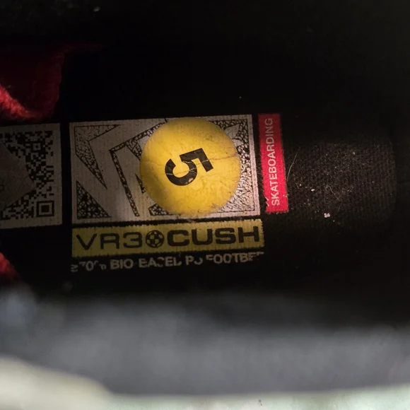 Vans Black and Red Sneakers Low-Top Casual - Picture 8 of 8